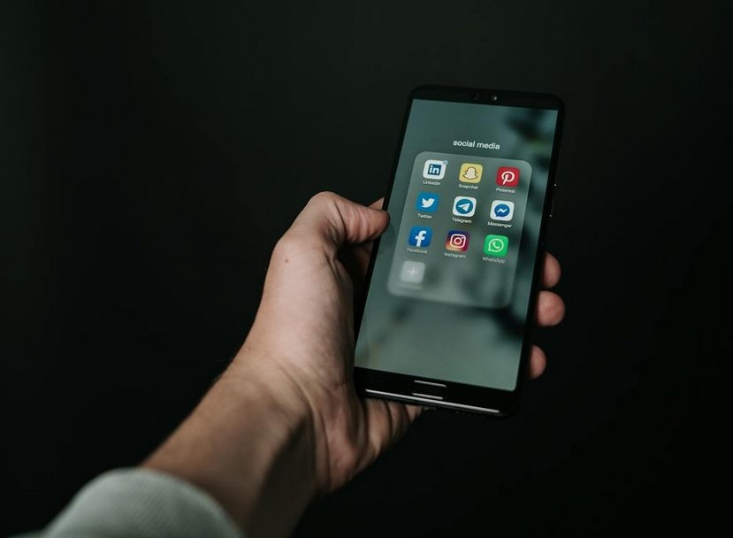 faire des dossiers sur son smartphone ou sa tablette Faire des dossiers pour ranger les raccourcis d'applications sur un smartphone ou une tablette