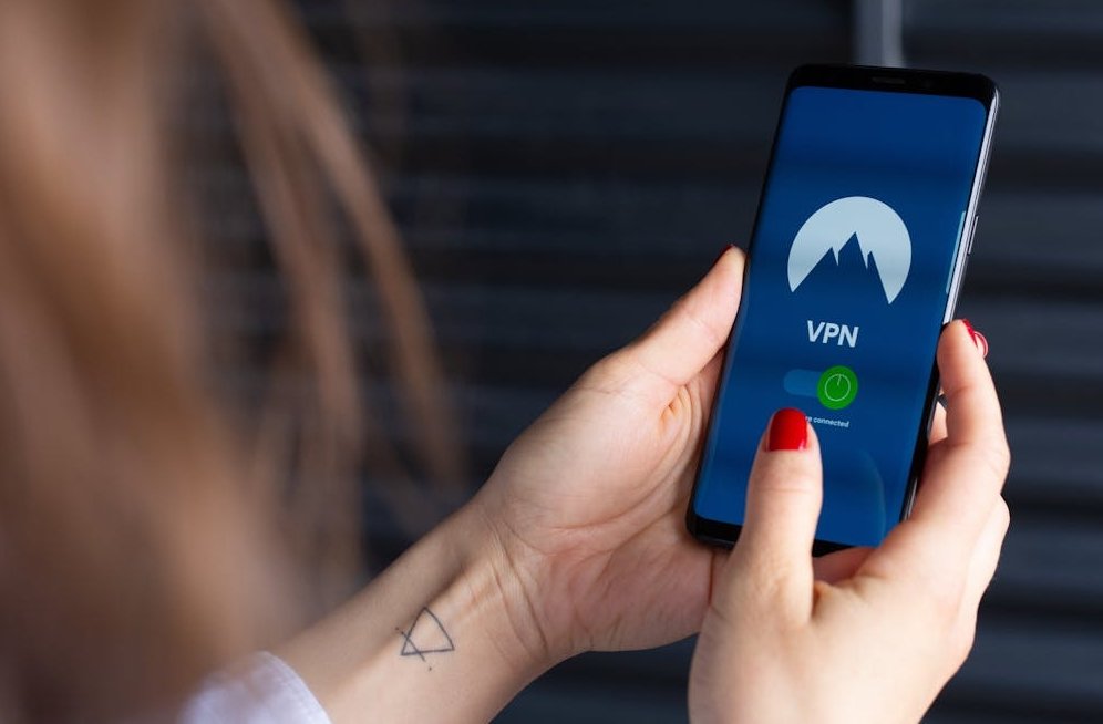 Conseils pour vous aider à bien sécuriser et utiliser votre smartphone. Tutos, conseils et dépannage des principaux problèmes de sécurité comme les arnaques.