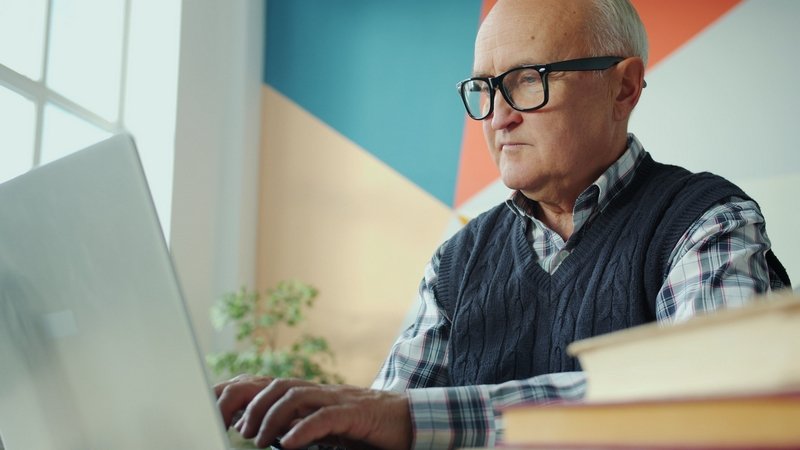 Premiers Clics : a free online website to learn computer basics, for beginners or seniors.